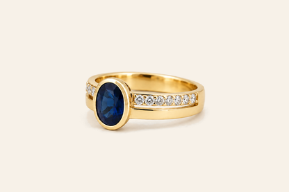 18K Gold Oval Sapphire & Diamond Ring