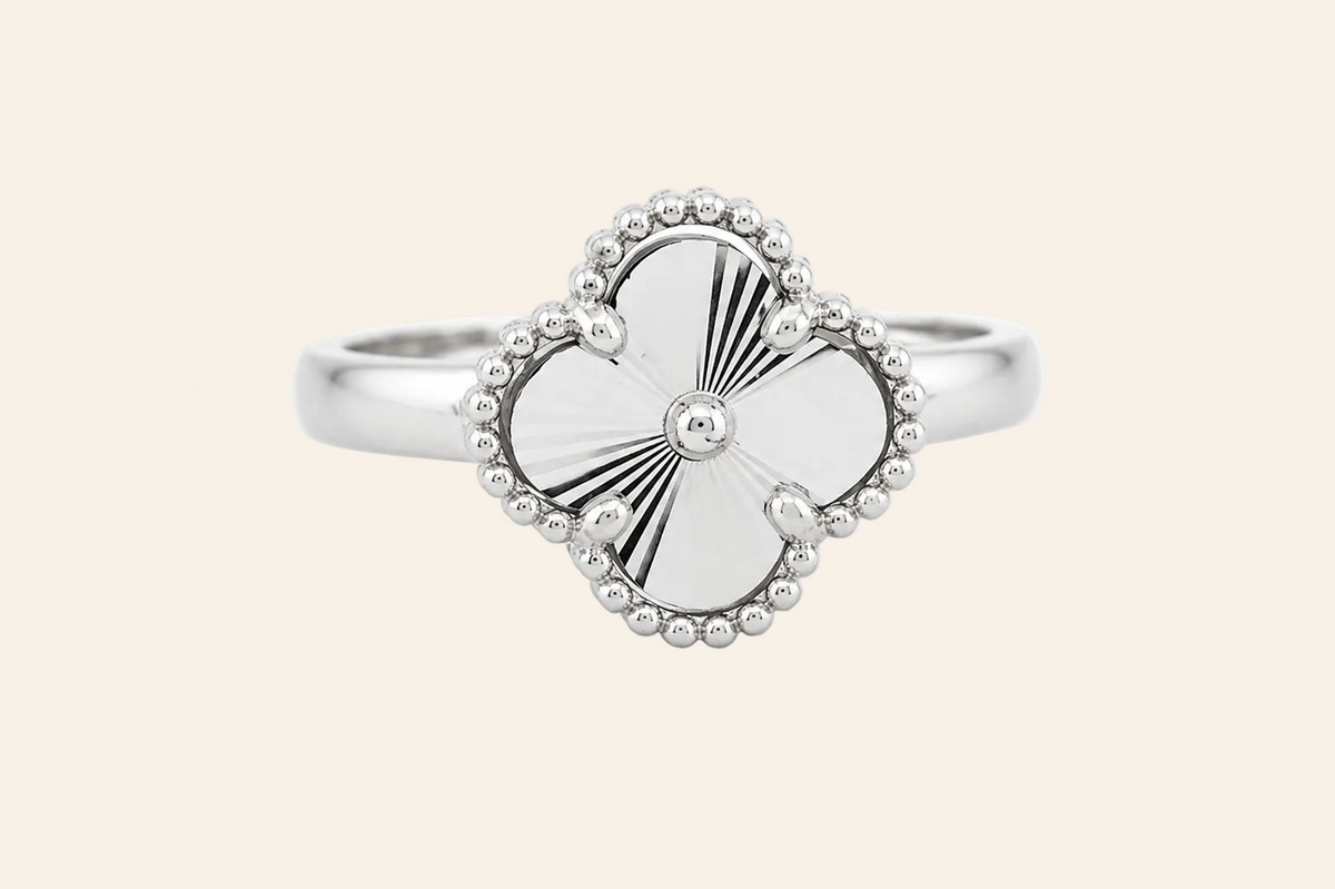 18K Gold Clover Motif Ring