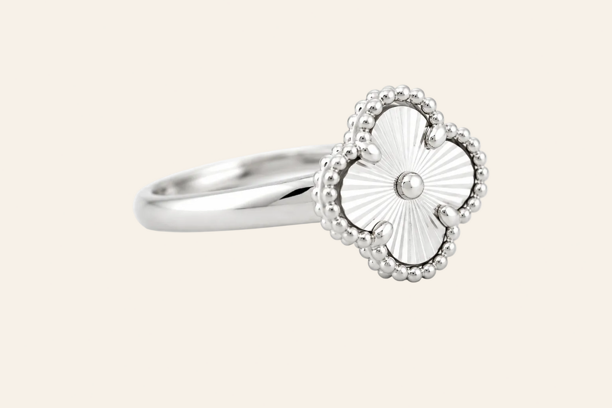 18K Gold Clover Motif Ring