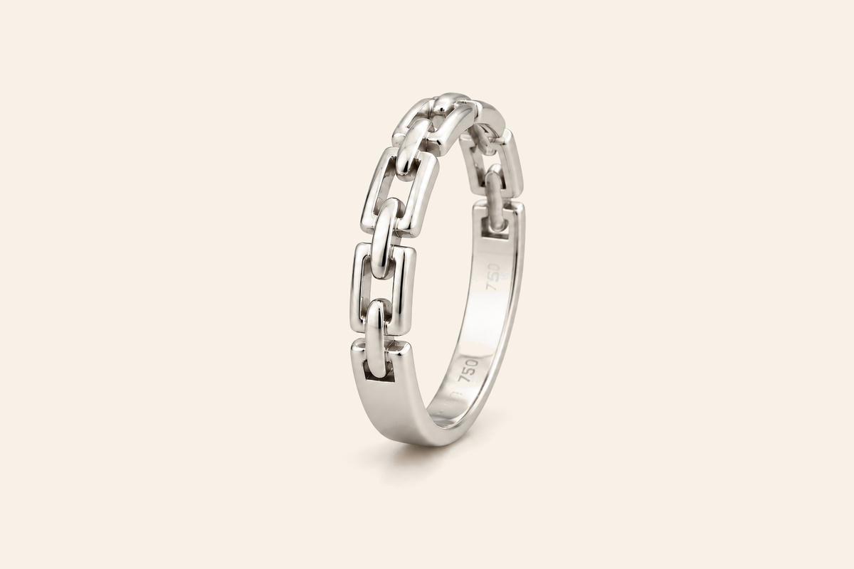 18K Gold Geometric Link Ring — White Gold, view 1 — digital colour illustration